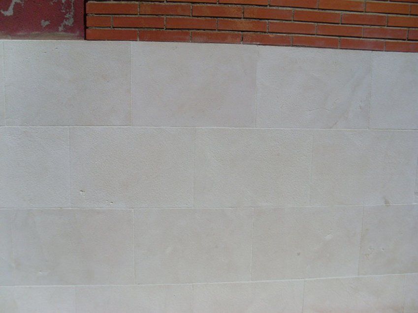 caliza blanca abujardada