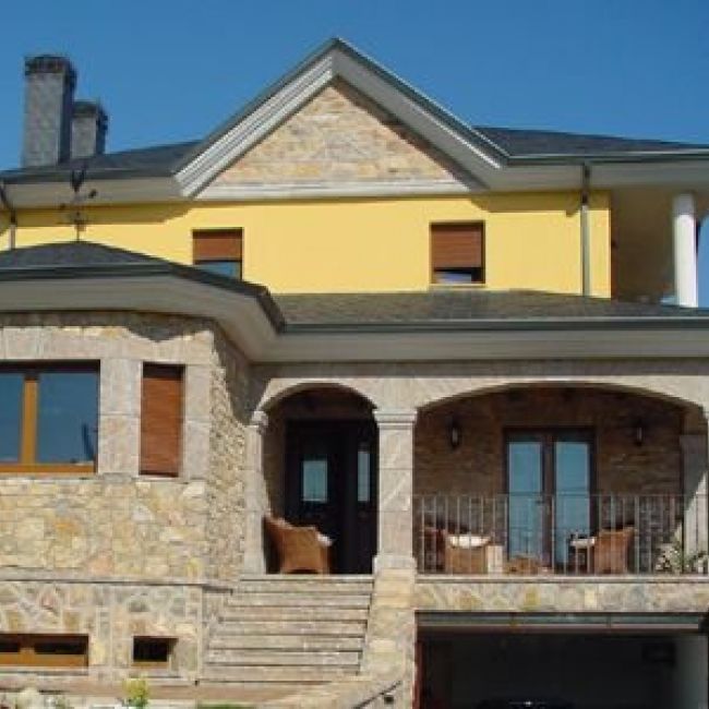 Piedra caliza en vivienda unifamiliar 01