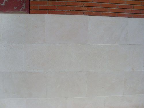 caliza blanca abujardada
