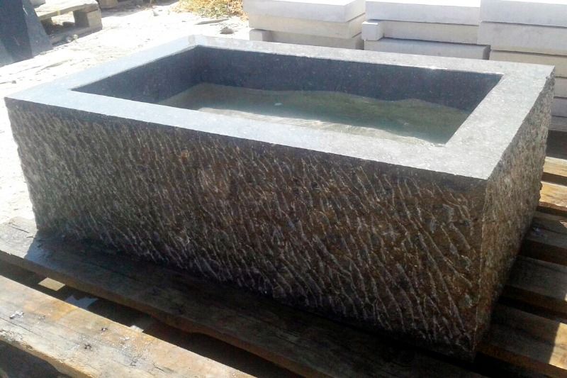 Pila grande piedra caliza