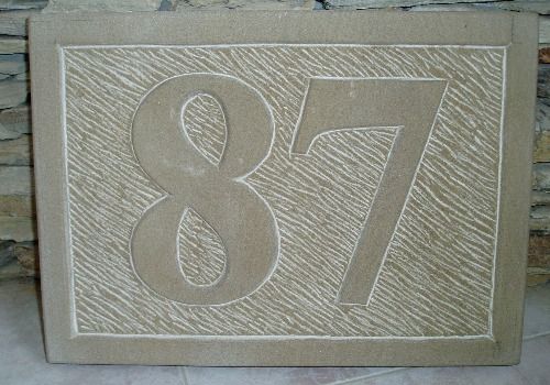 Número vivienda labrado en piedra