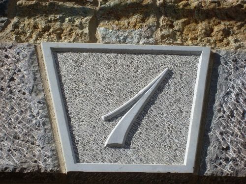 Detalle piedra número vivienda original