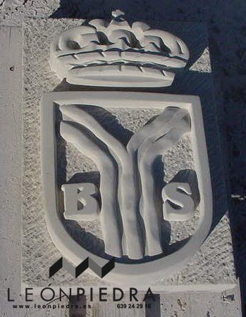 Escudo familiar en piedra