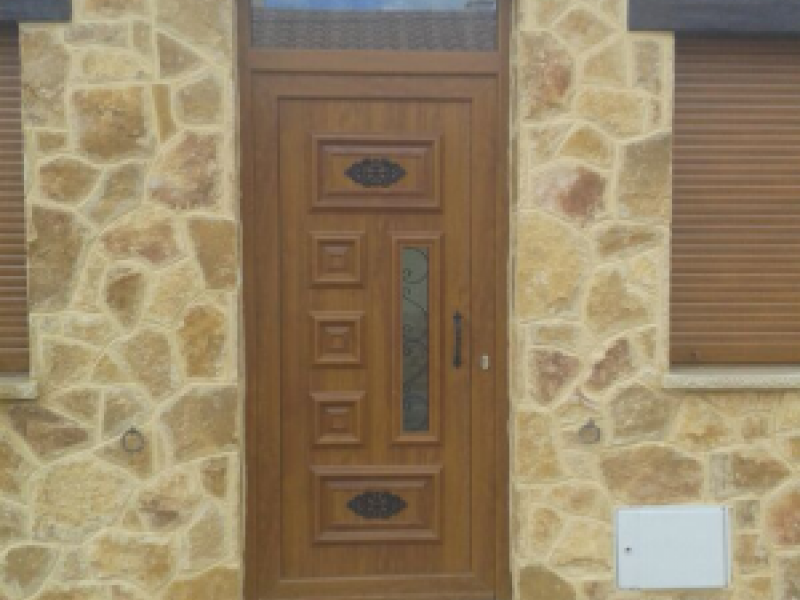 Detalle puerta reforma piedra