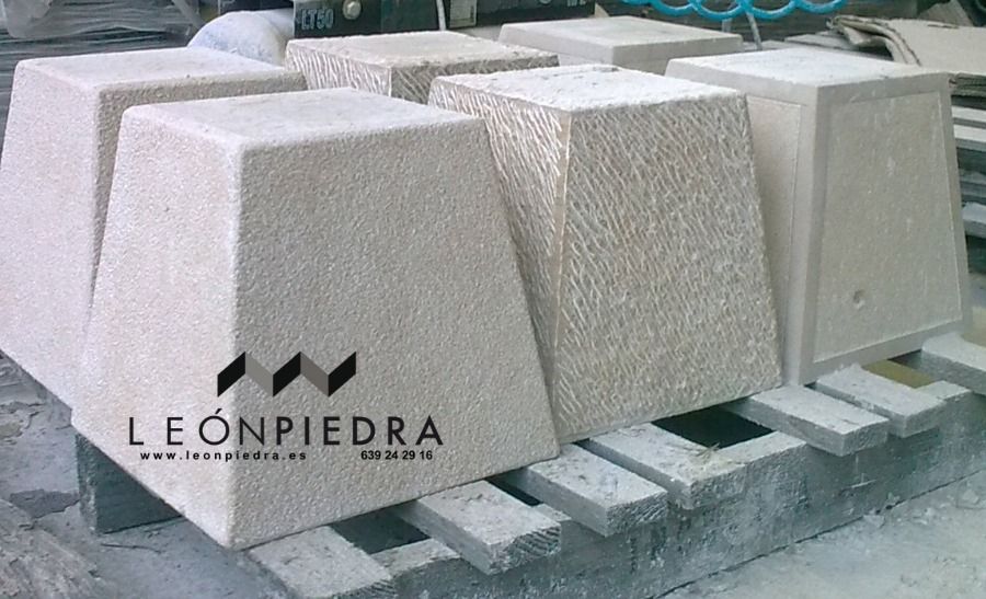 Conjunto de peanas arenisca