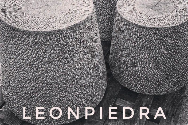 Peanas y basas León piedra