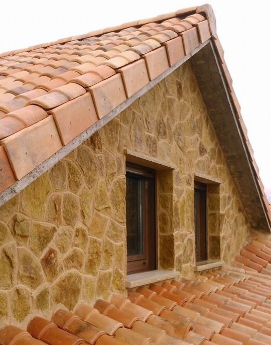 Vivienda forrada en piedra