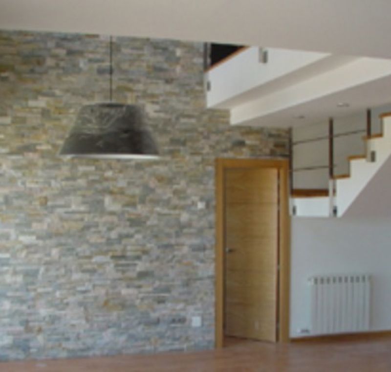 Pared de salón en piedra