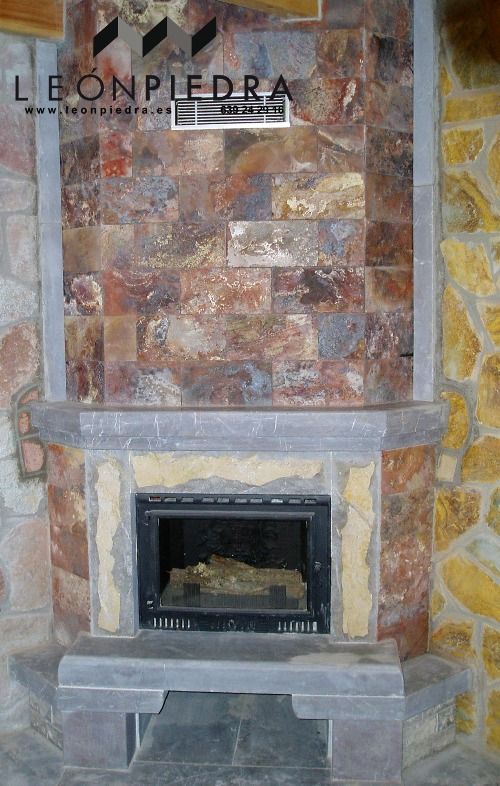 Detalle chimenea y campana en pared de piedra